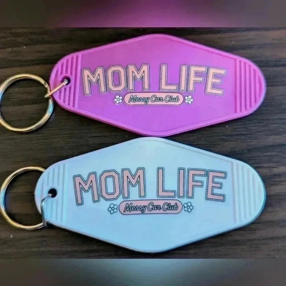 Mom life messy car club retro motel keychain. - Picture 1 of 1